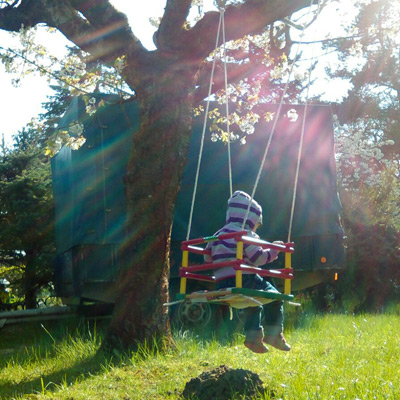 Kind im Garten